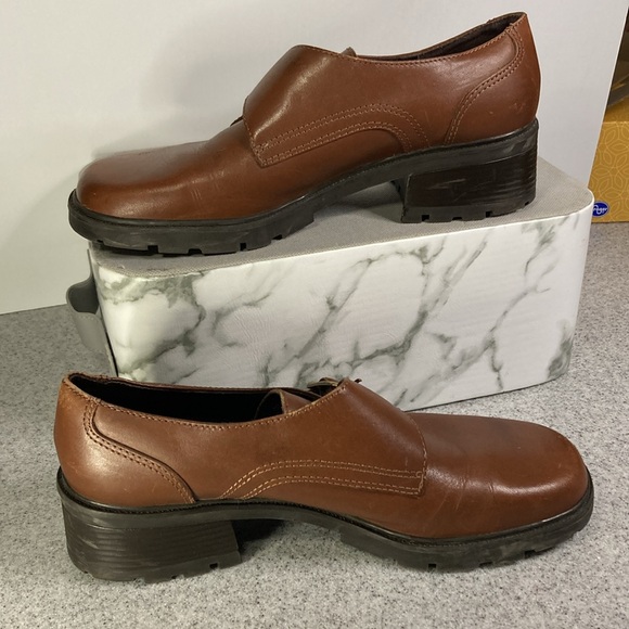 Stonefly‎ buckle dress she’s 1.5” stacked heel. 9.5m by Bass. Brown leather B15 - Picture 2 of 5